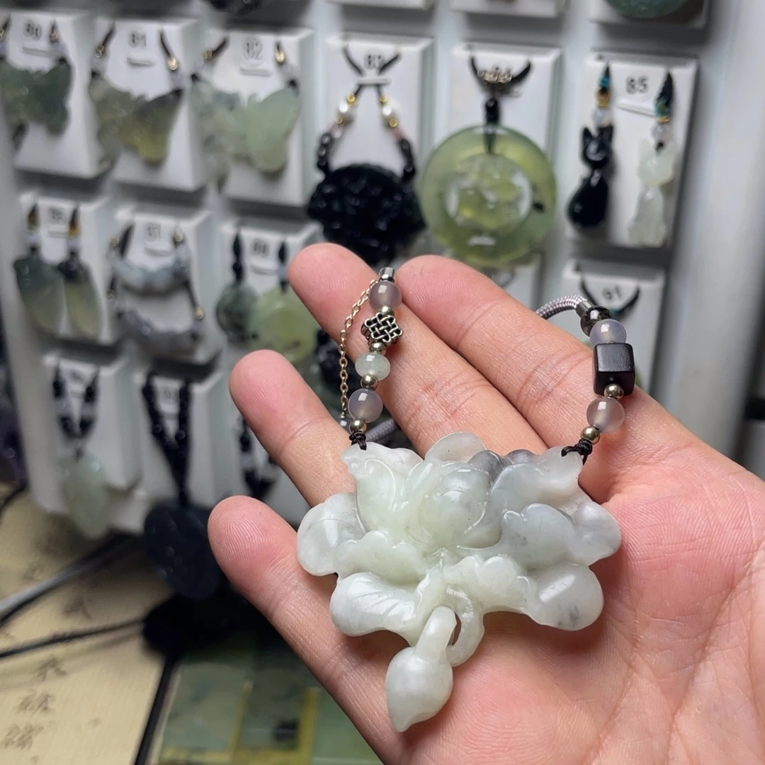 他***”未镶嵌岫玉颈饰花