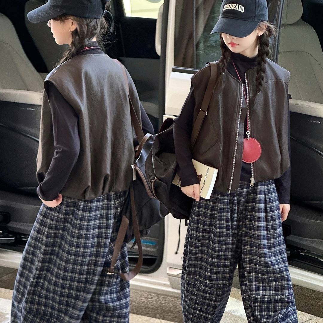 女童套装春秋装2025新款韩系穿搭女大童皮马甲打底衫格子裤三件套