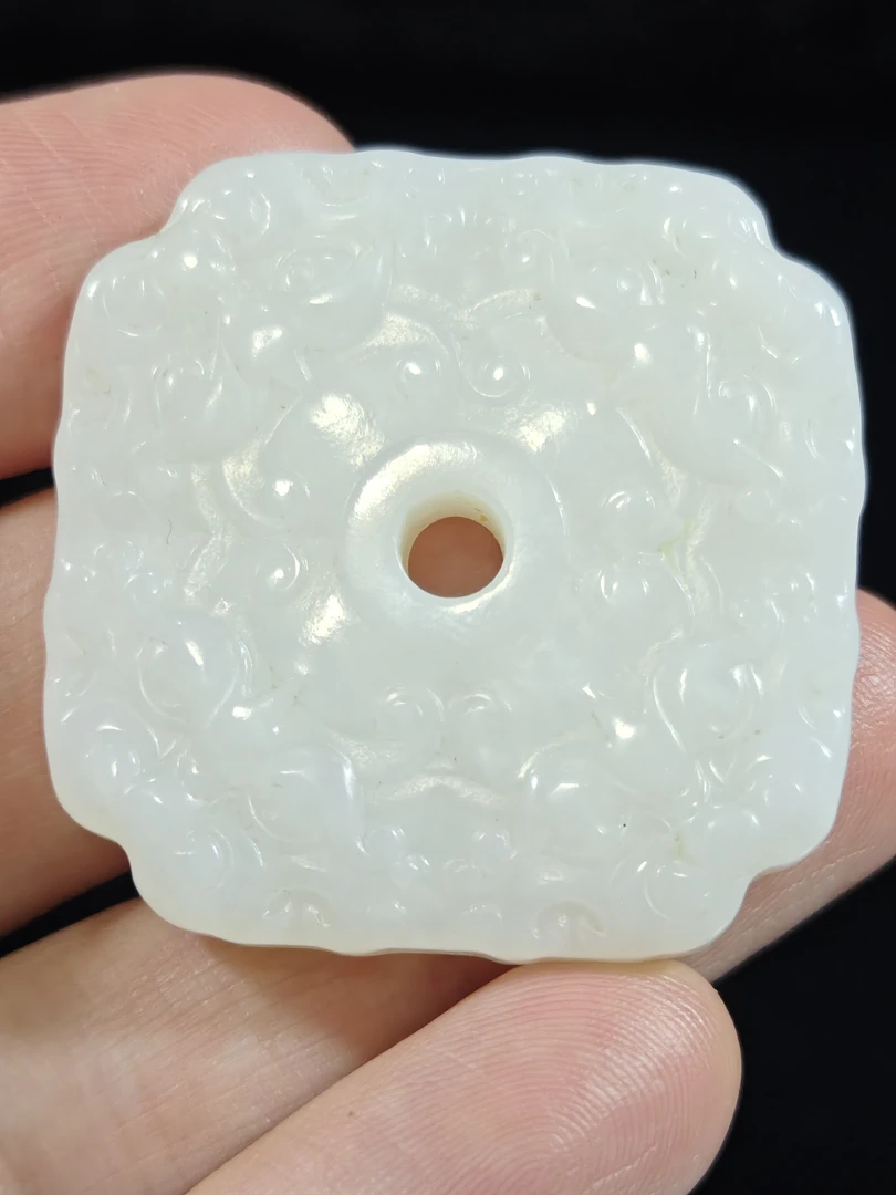 旧藏天然和田玉四方瑞兽平安扣玉佩19克35*35*8mm