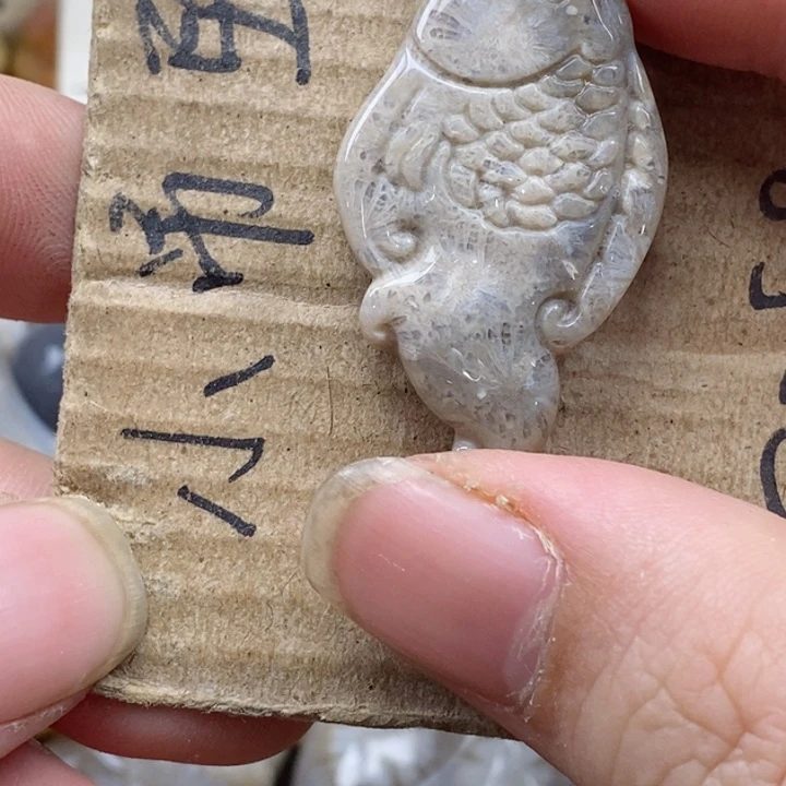 颈饰未镶嵌硅化珊瑚（珊瑚玉）老*