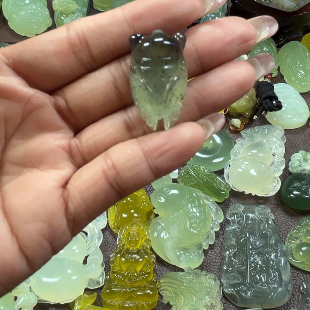 蛇纹石玉未镶嵌颈饰