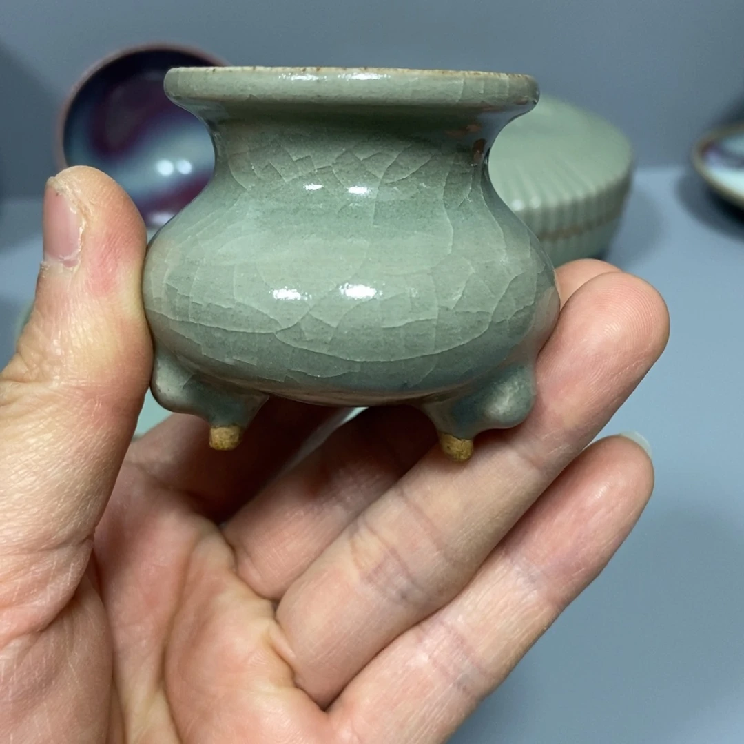 摆件瓷*青瓷小炉器型规整