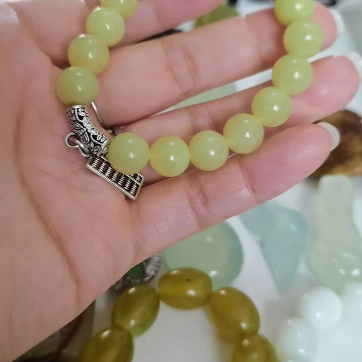 蛇纹石玉未镶嵌吊坠
