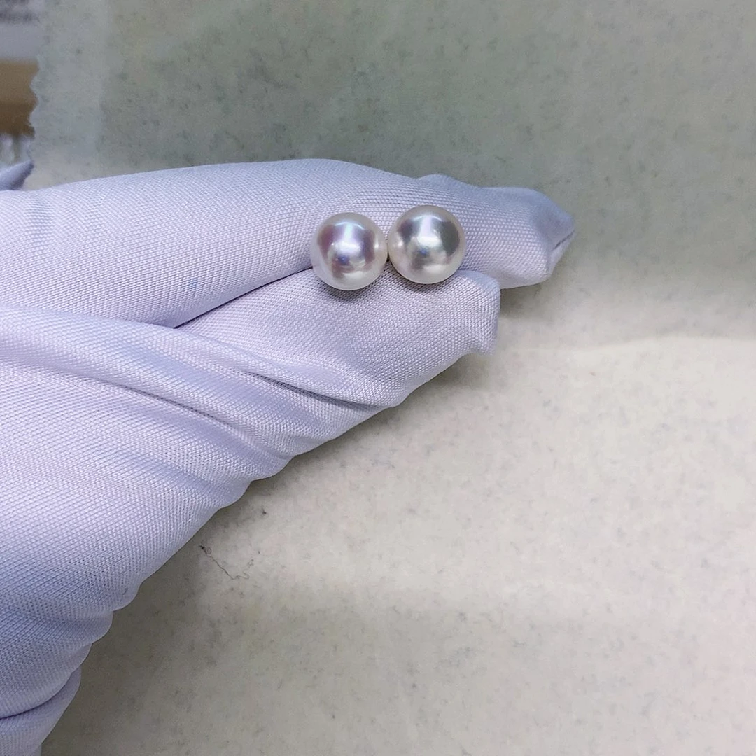 18K金镶嵌耳钉海水珍珠