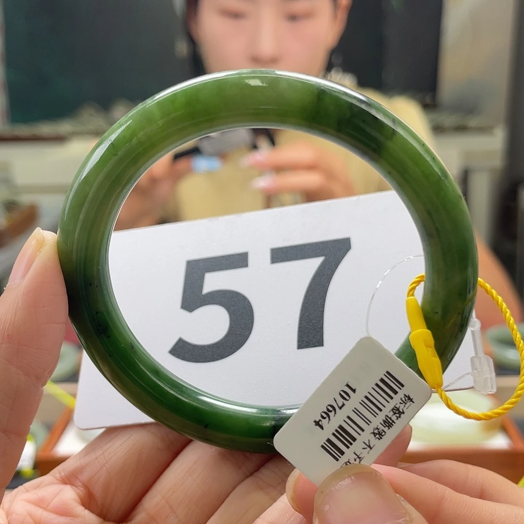 和田玉手镯未镶嵌微瑕125
