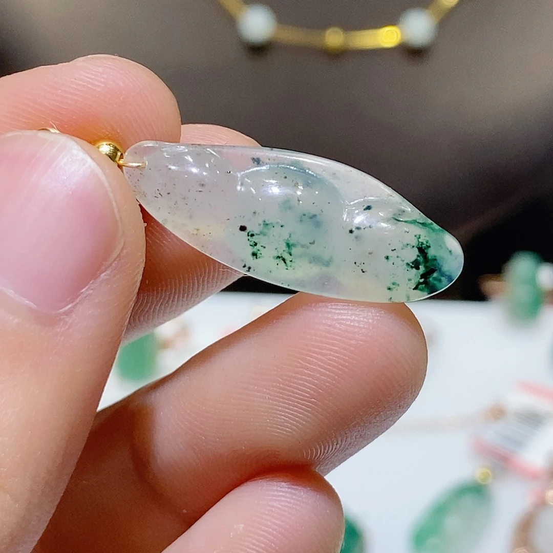 独山玉未镶嵌吊坠