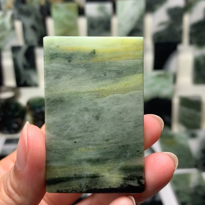 独山玉颈饰未镶嵌