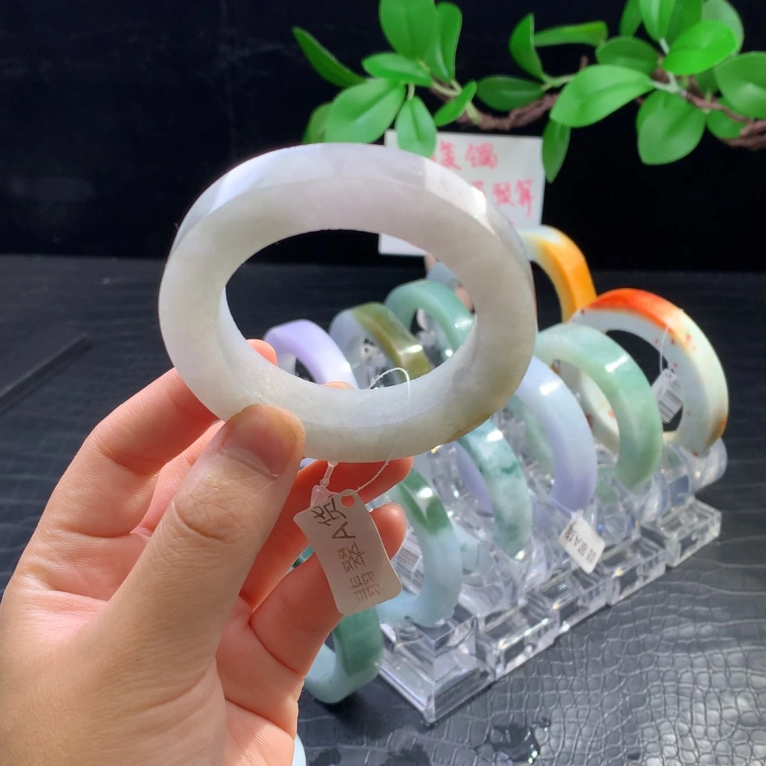 定制翡翠未镶嵌手镯