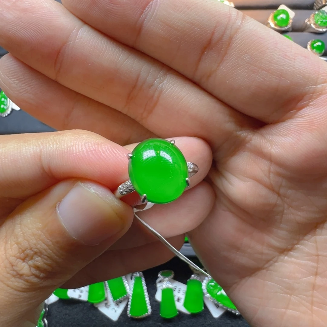 辣***采翡翠银S925镶嵌颈饰