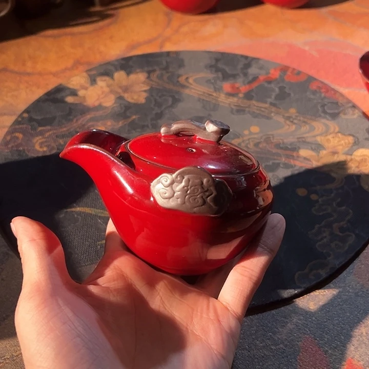 庄，故宫红如意手抓壶