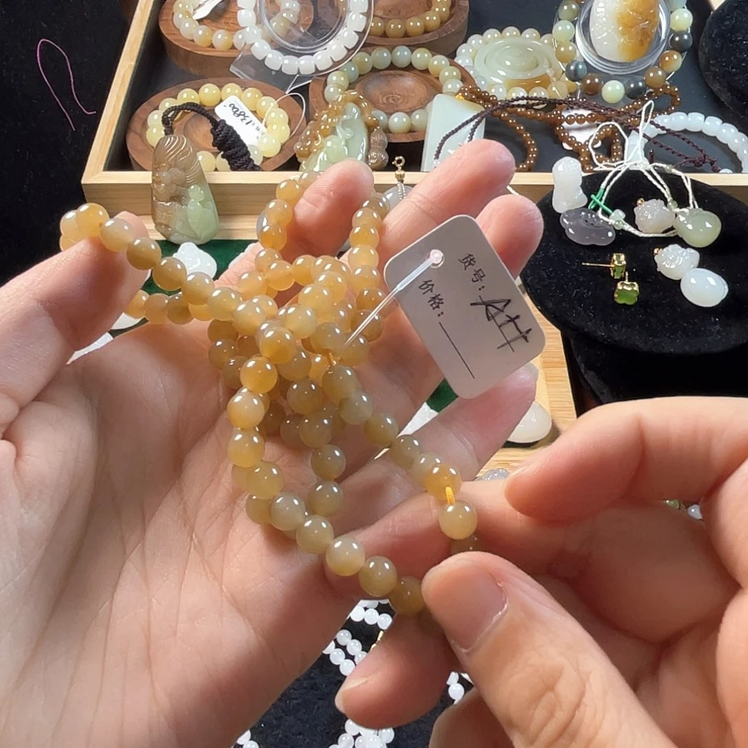 和田玉未镶嵌颈饰小**
