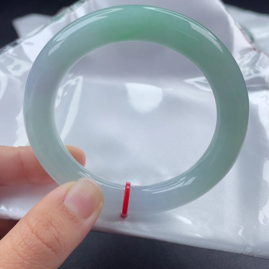 翡翠手镯（圆镯）未镶嵌54圈