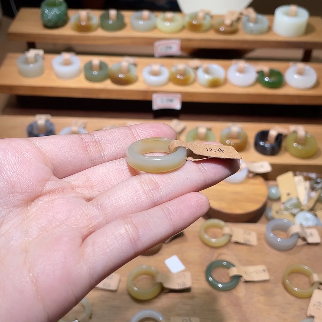 R***u和田玉未镶嵌戒指16.5