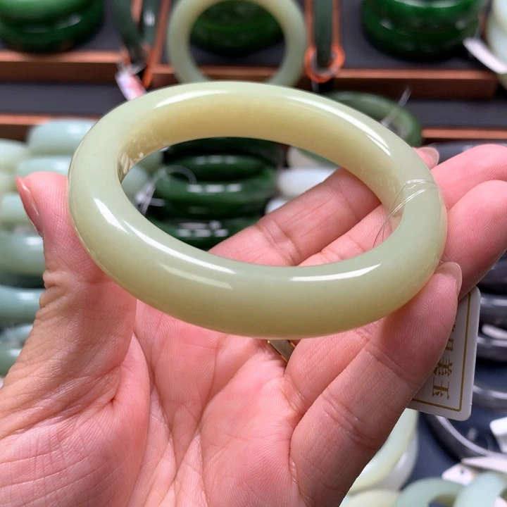 【闪购商品】未镶嵌手镯和田玉