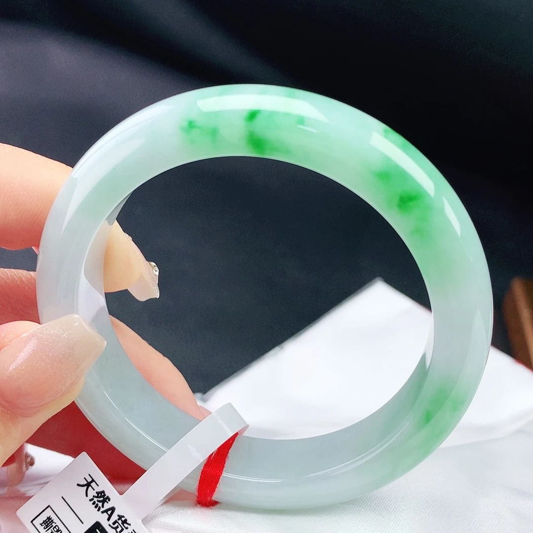 翡翠手镯未镶嵌54圈