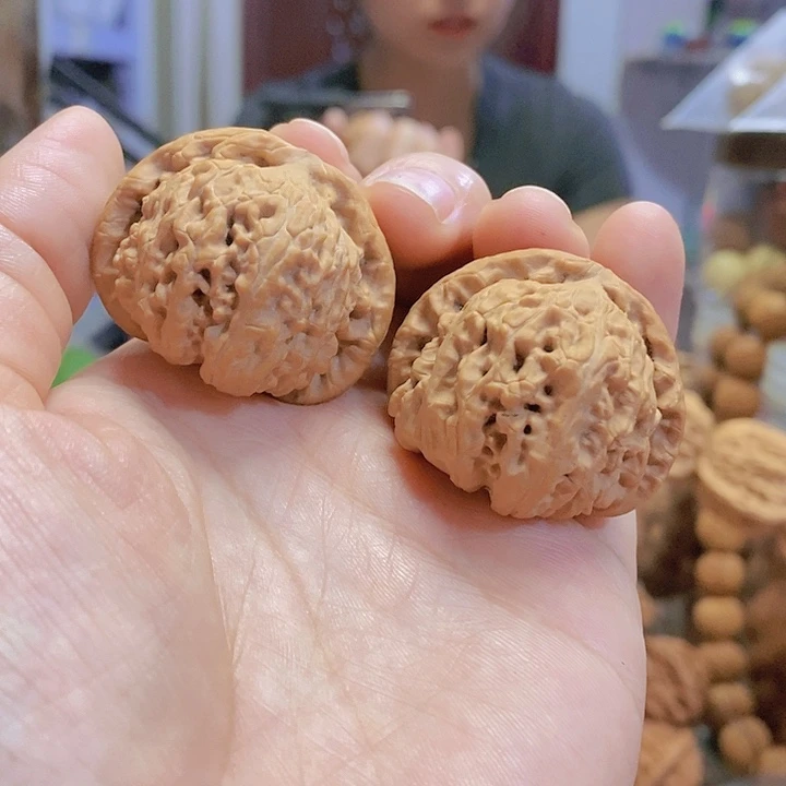 【闪购商品】文玩核桃把件37闷白
