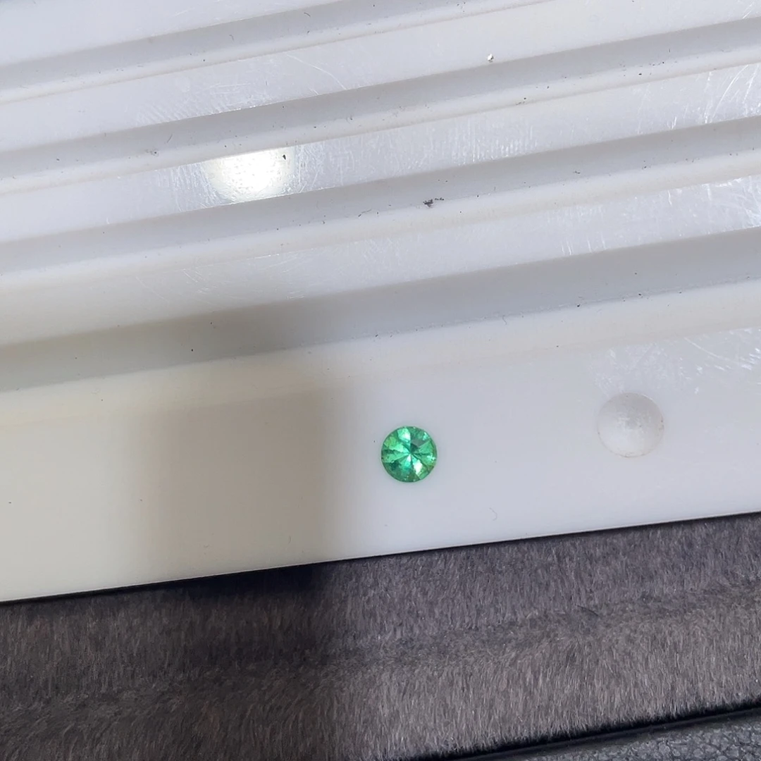 祖母绿裸石0.26ct赞比亚 特价