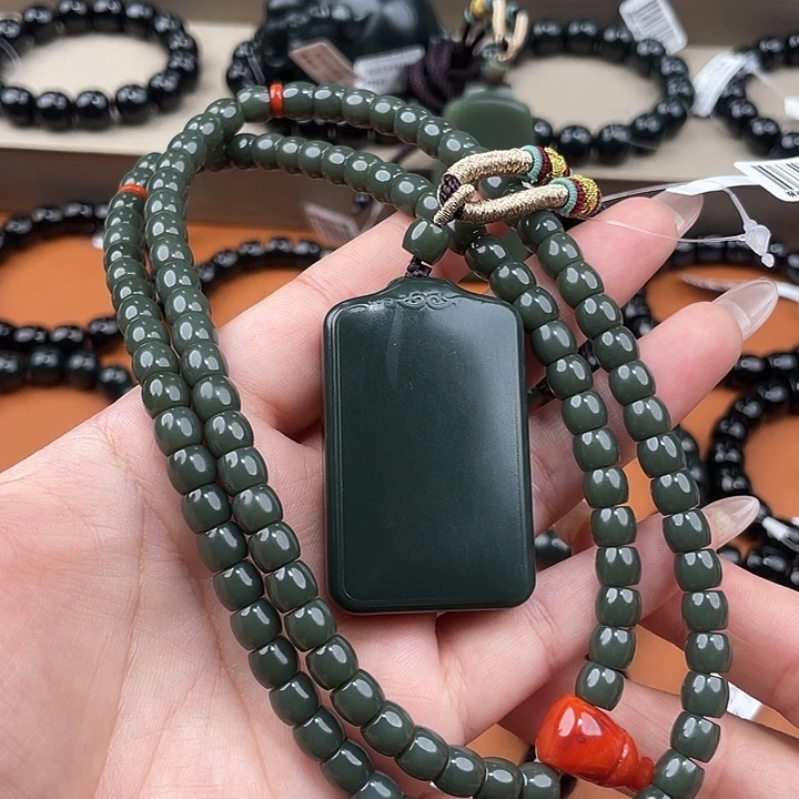 黑***豆颈饰未镶嵌和田玉