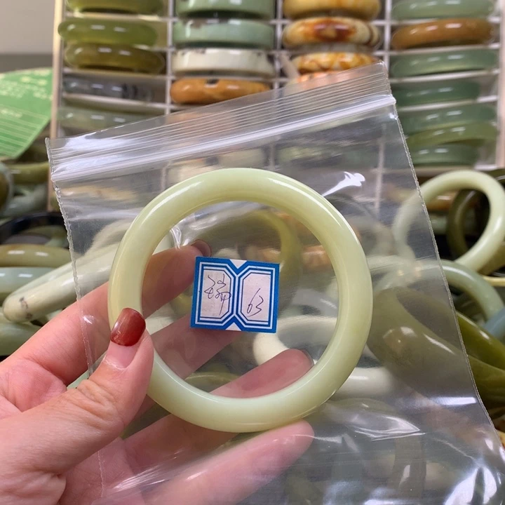 蛇纹石玉手镯未镶嵌瑞*呀