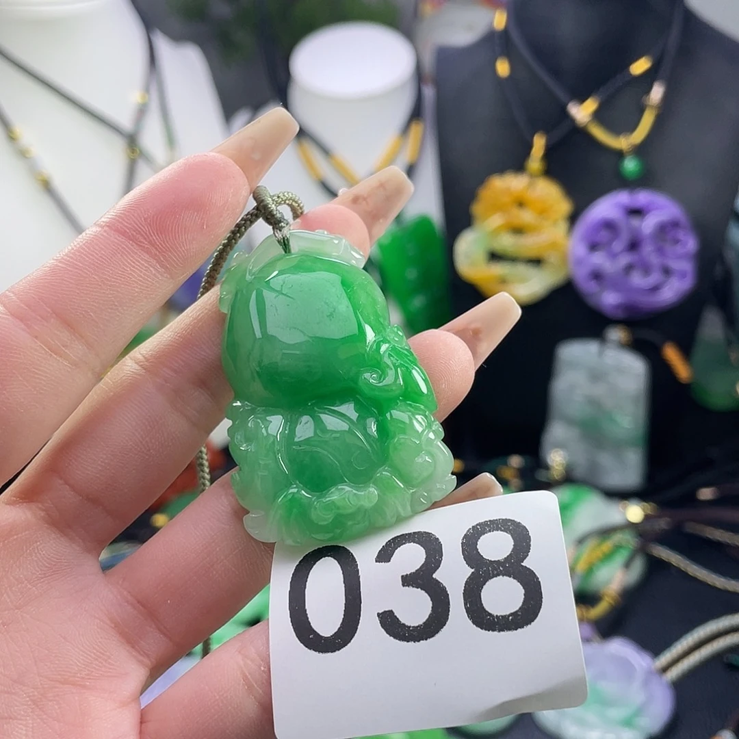 翡翠未镶嵌吊坠(赠链)