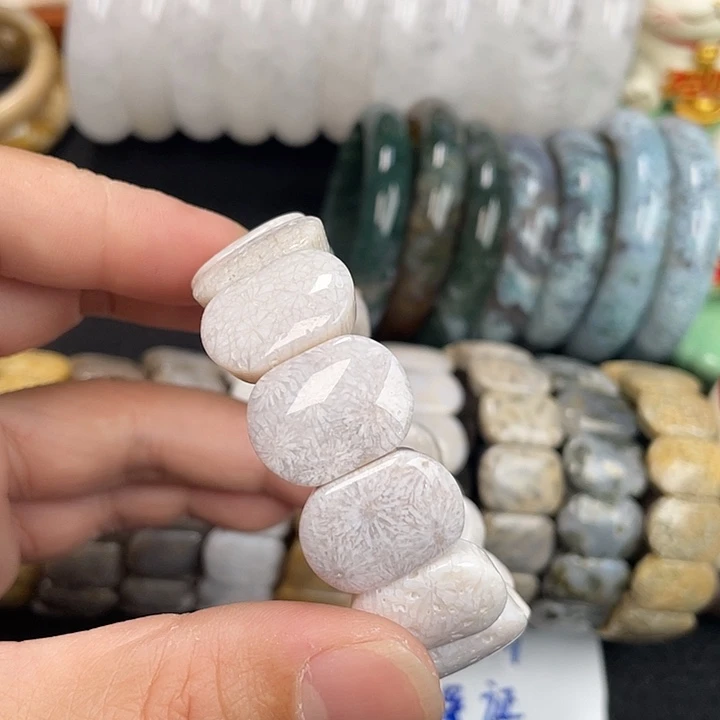 硅化珊瑚（珊瑚玉）未镶嵌手镯