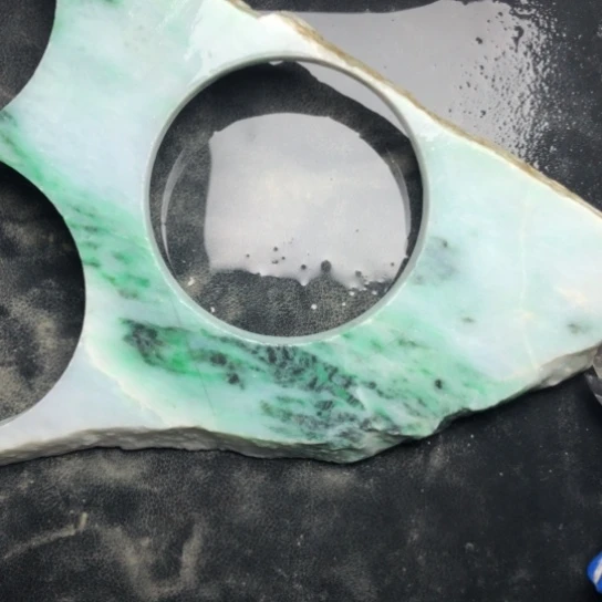 翡翠未镶嵌颈饰裸石