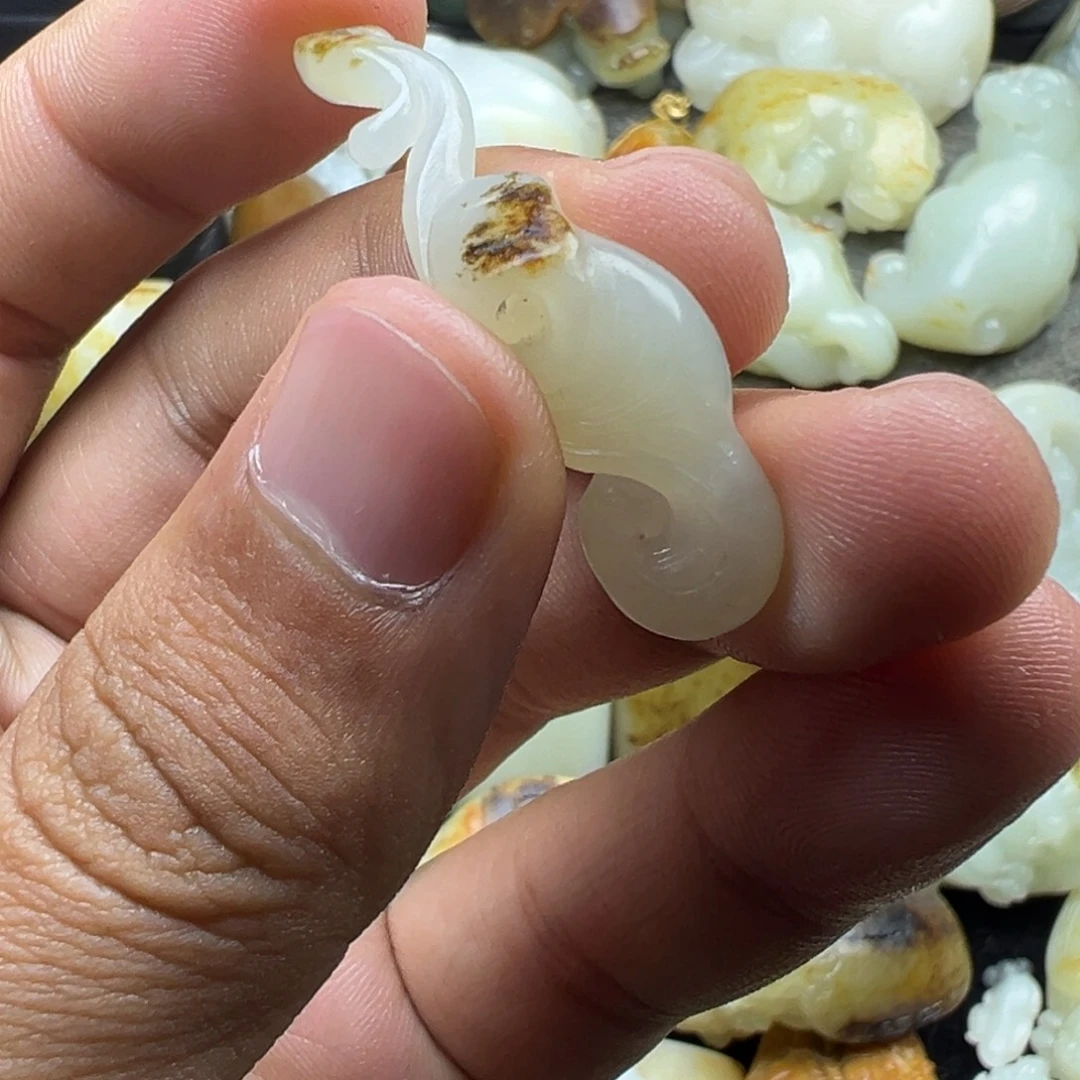 逗***抖和田玉未镶嵌挂件