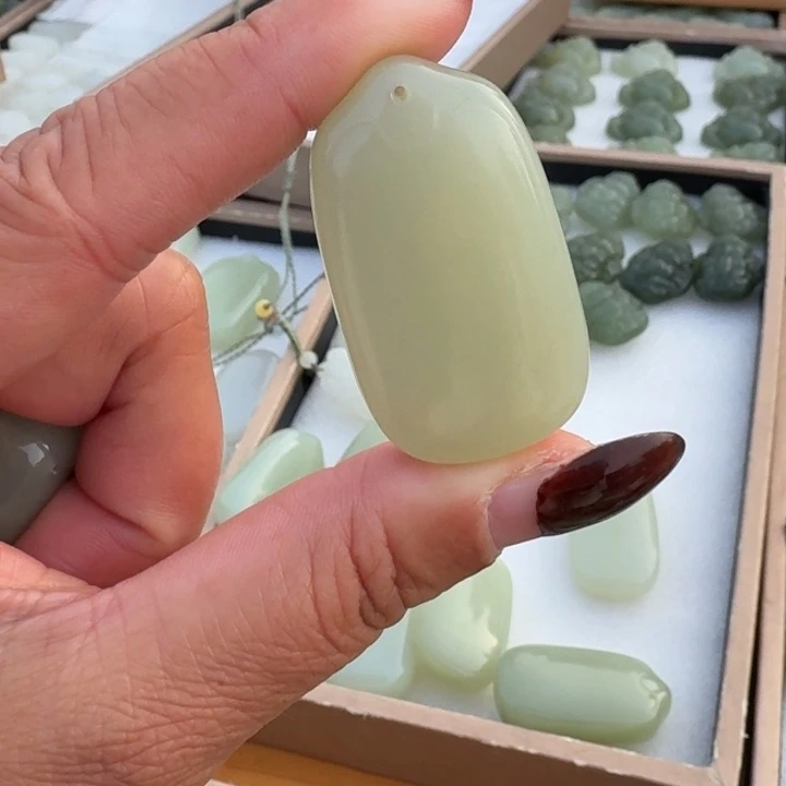 和田玉未镶嵌颈饰40菲