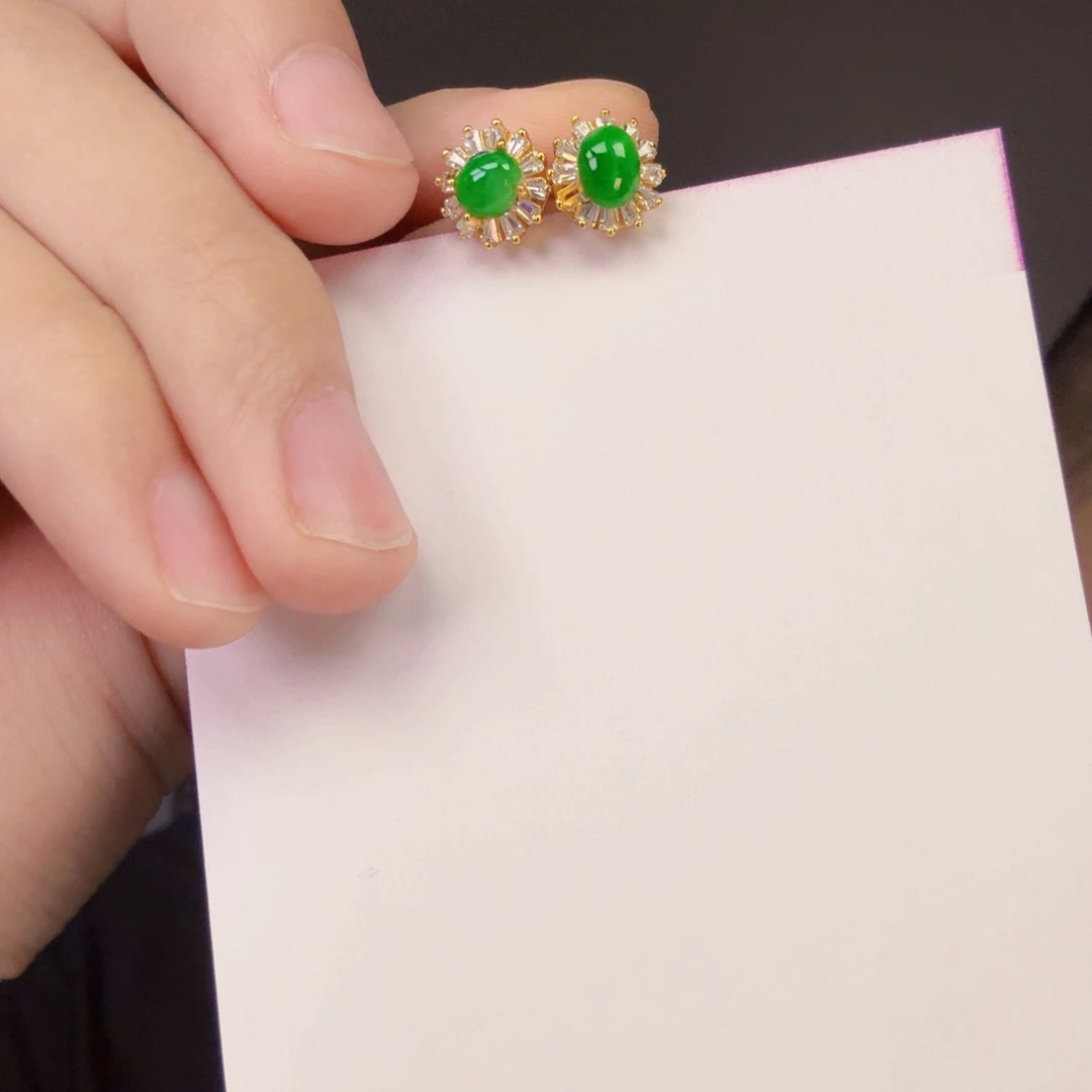 翡翠未镶嵌颈饰一对