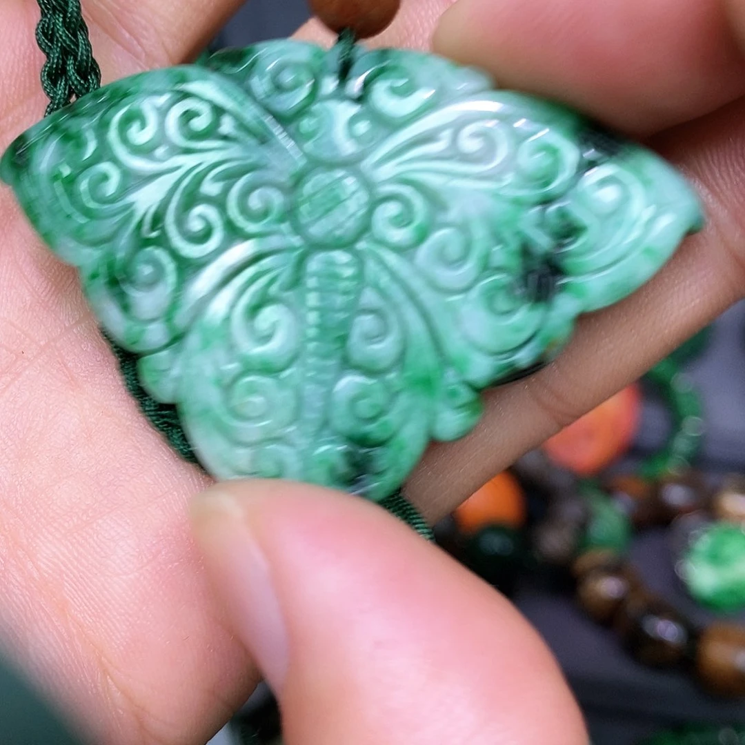 颈饰未镶嵌翡翠钱***钱漂亮美眉