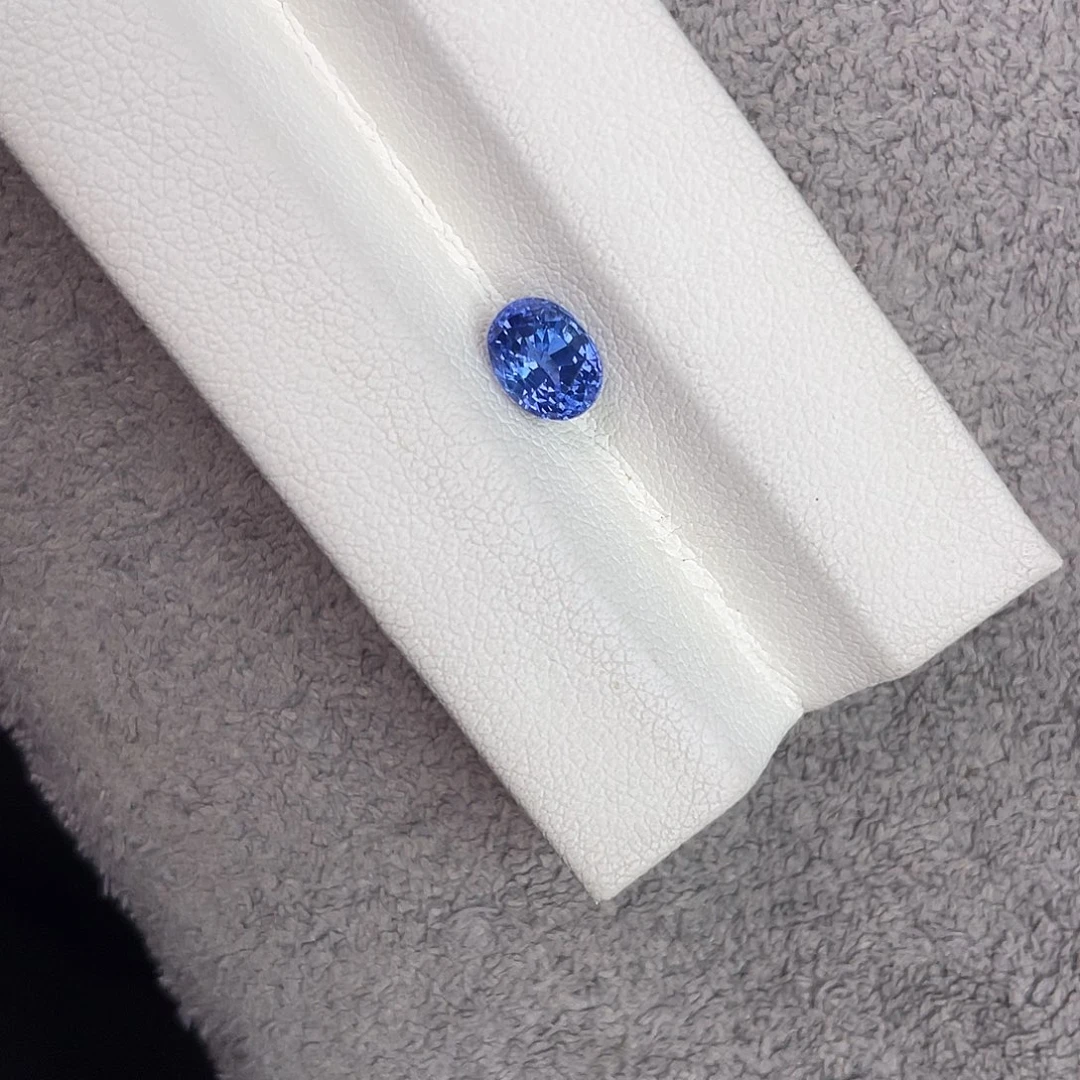 蓝宝石裸石未镶嵌V****?1.776Ct。