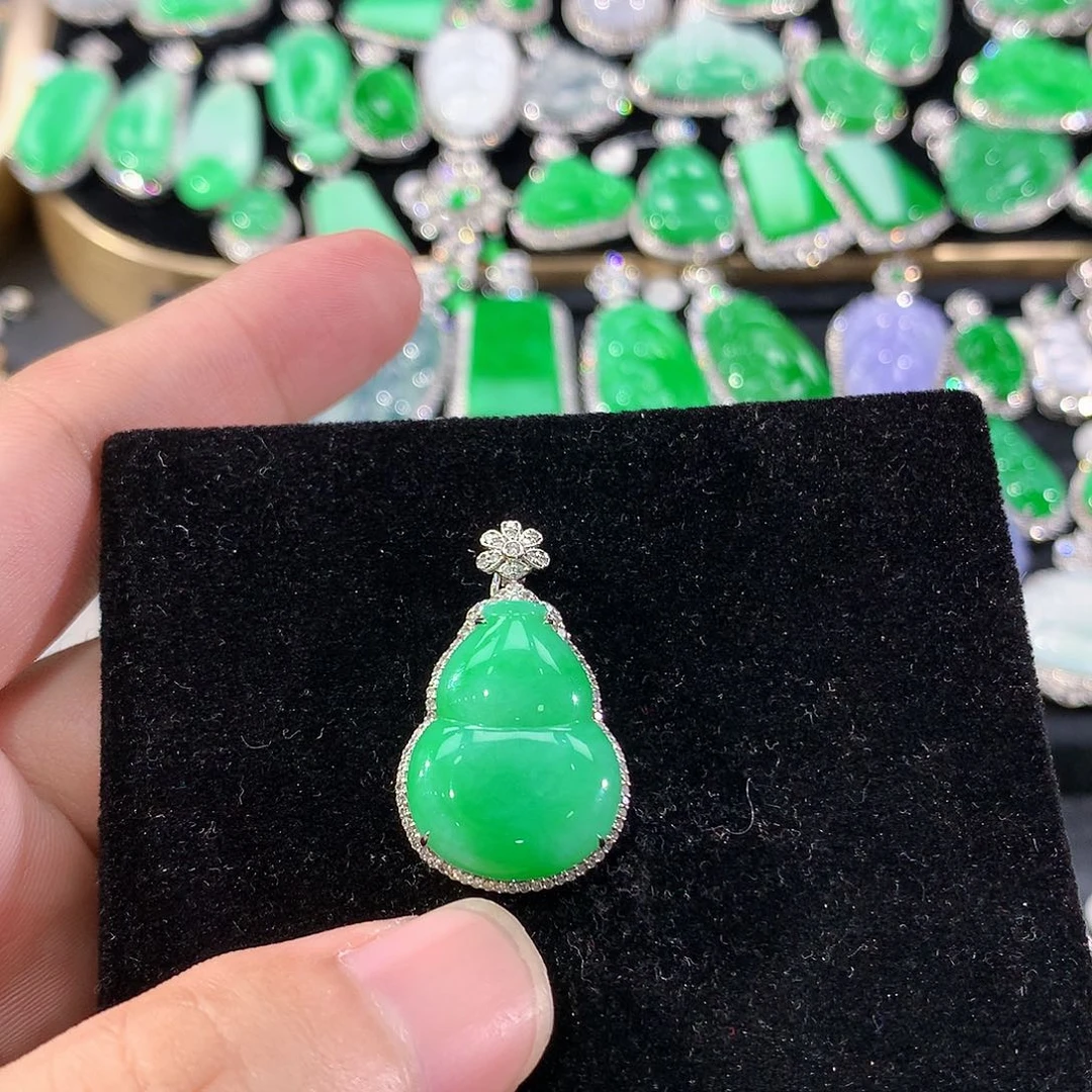 翡翠18K金镶嵌颈饰