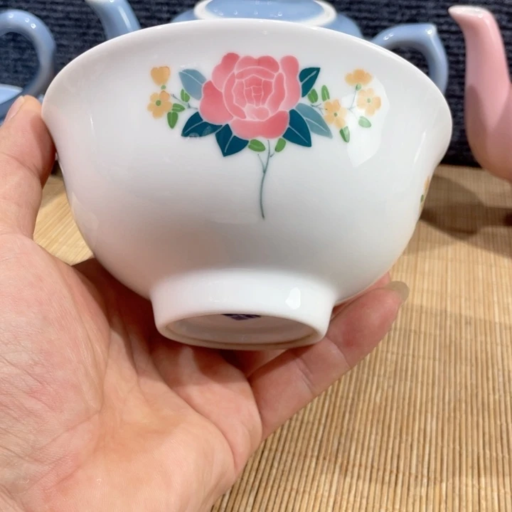 乐***融釉中彩茶碗一个，全品