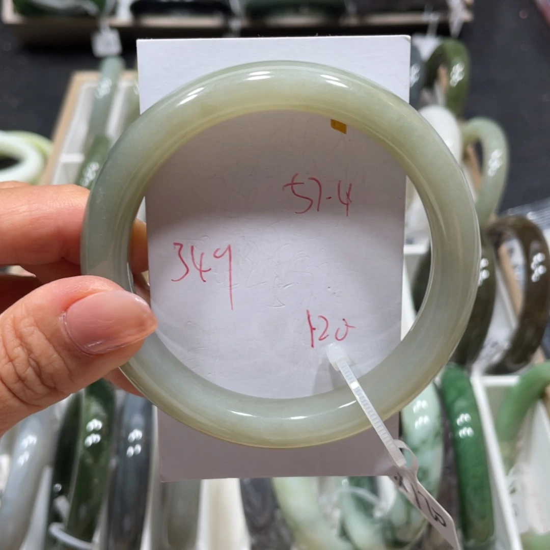 金***园和田玉手镯未镶嵌