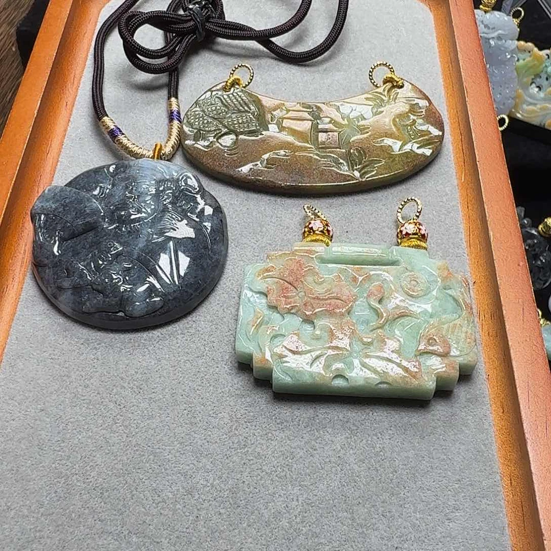 吊坠(赠链)未镶嵌翡翠