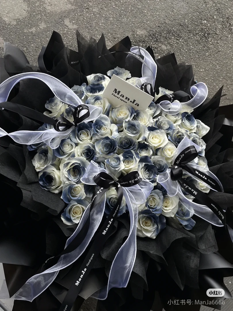 52朵白色骄傲"轻披暗蓝，赴星辰之约"