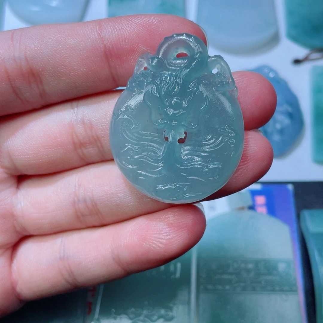 旺***啊定制翡翠未镶嵌龙扣子