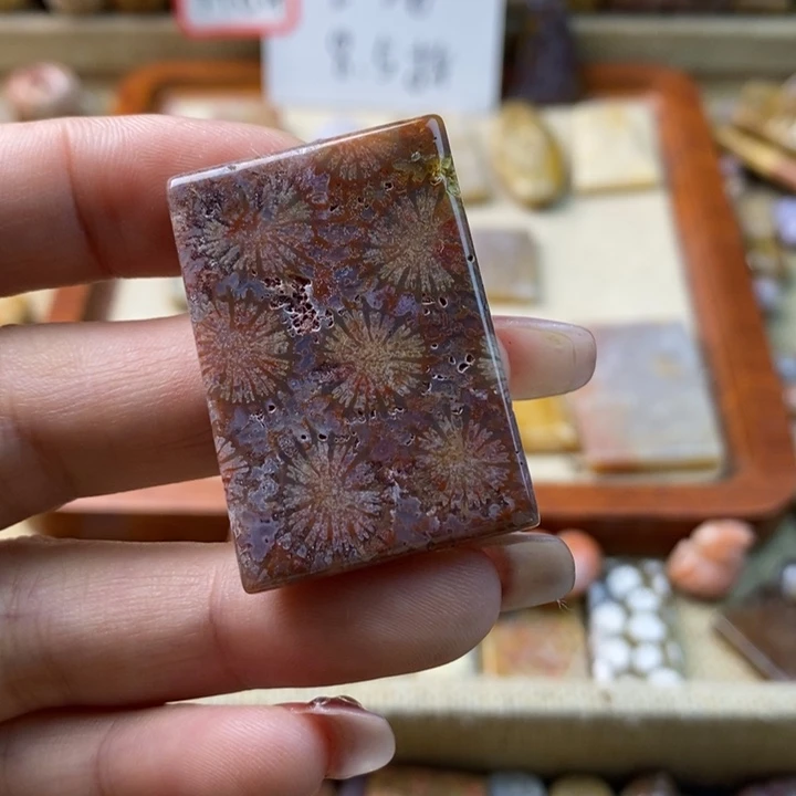 颈饰合金石英岩玉