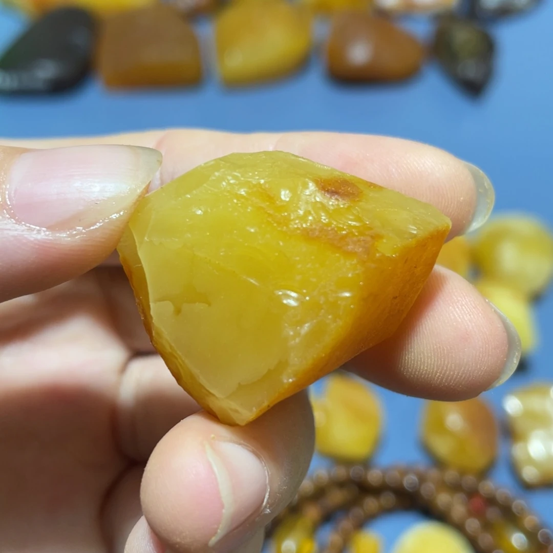 ****豆未镶嵌定制蜜蜡随形
