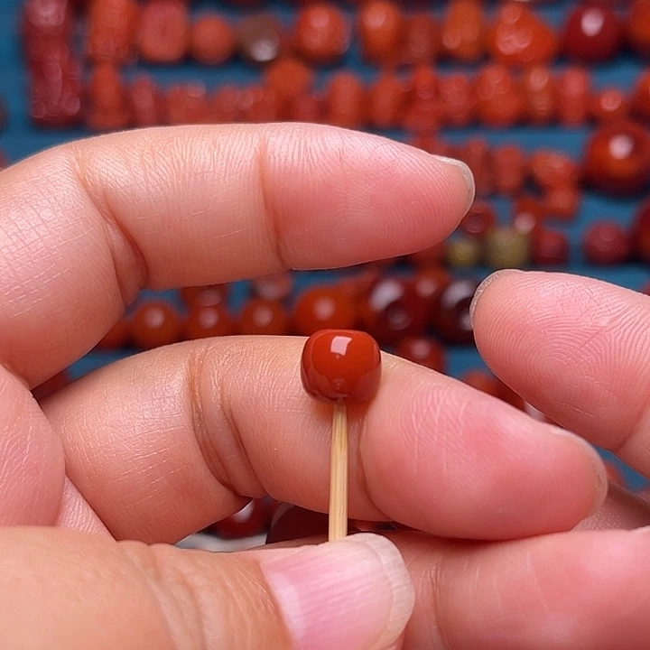 尤***斯未镶嵌配饰南红玛瑙老型8.2mm