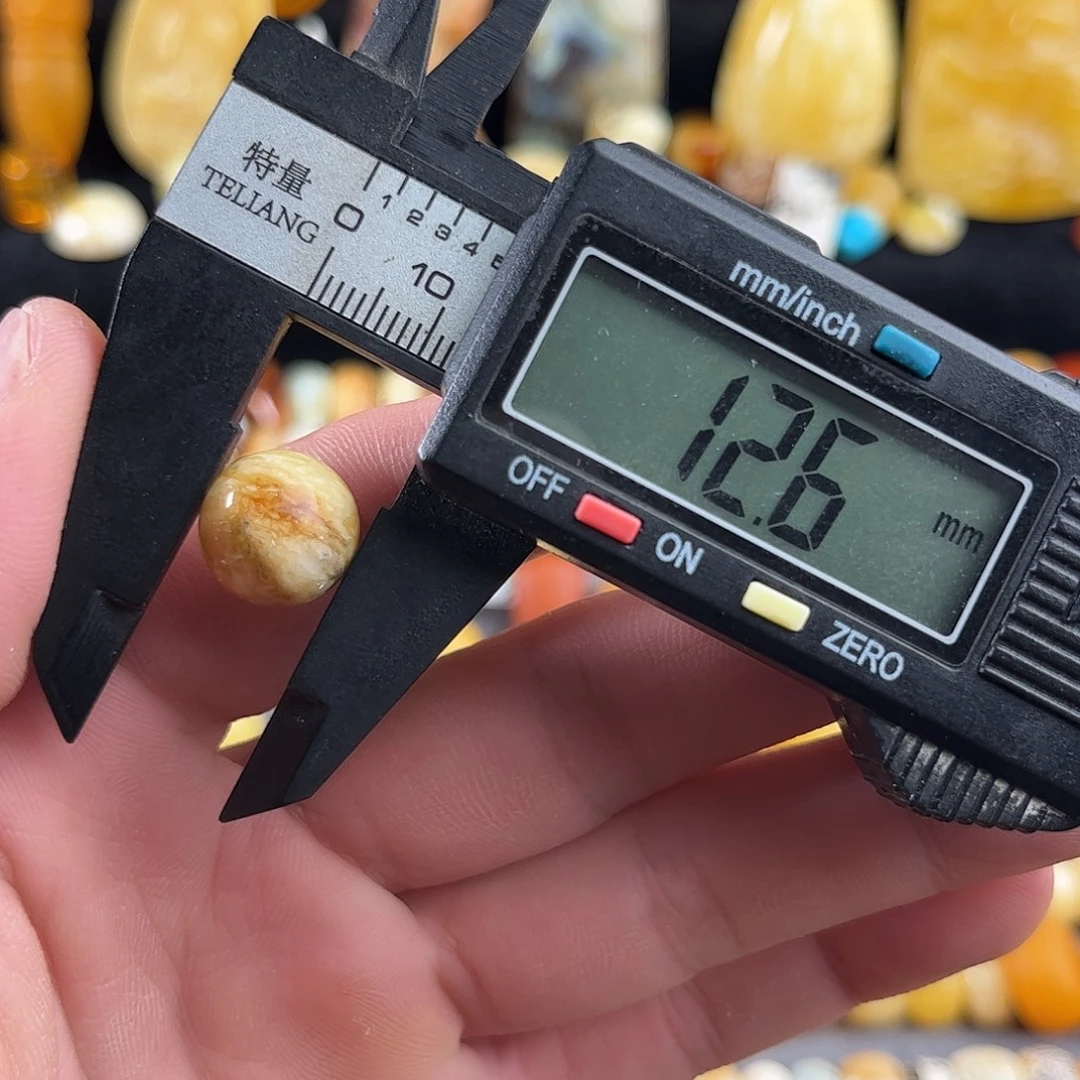 蜜蜡未镶嵌珠宝奇石