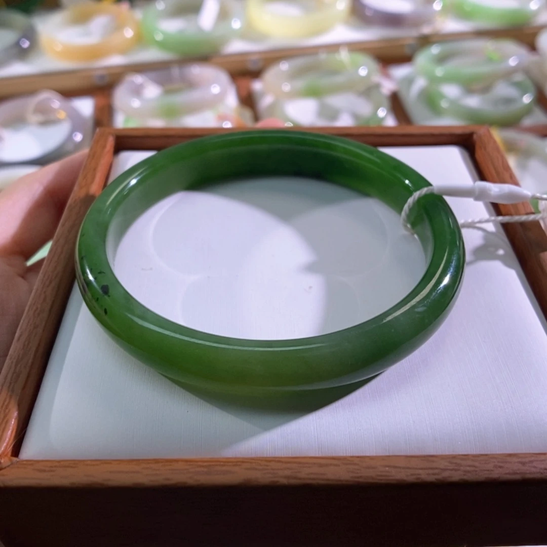 【闪购商品】未镶嵌手镯和田玉（碧玉）