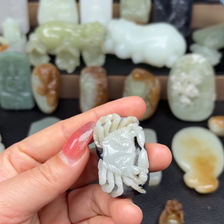 颈饰未镶嵌和田玉