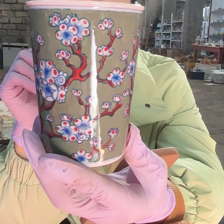 陶摆件景德镇高温红希希可乐杯
