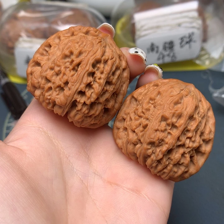 黄***黄文玩核桃把件44-35415-0