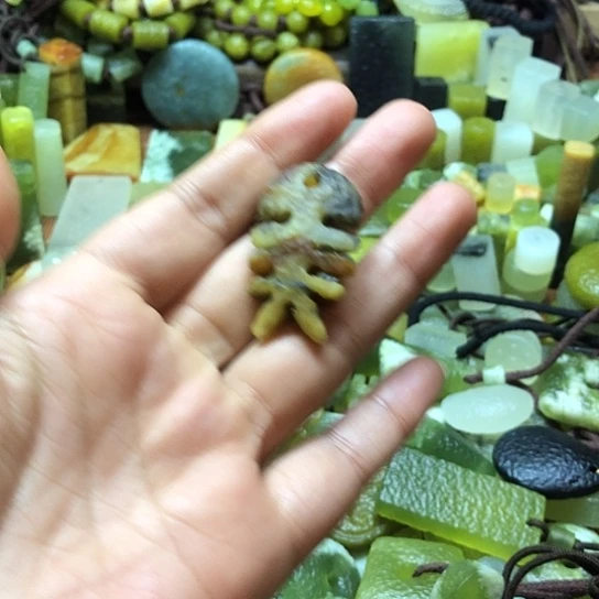 未镶嵌岫玉吊坠岫