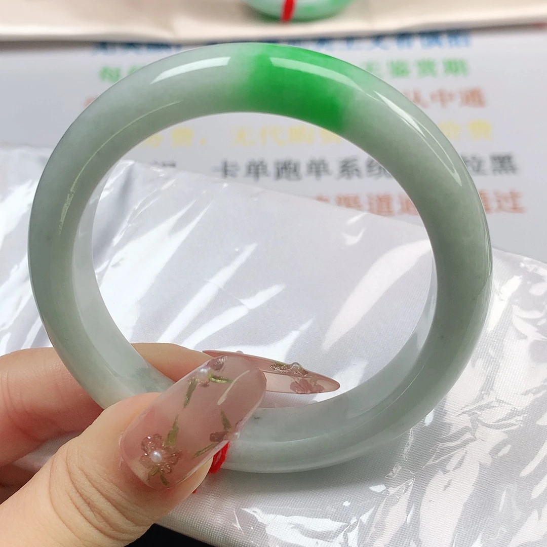 翡翠未镶嵌手镯1553