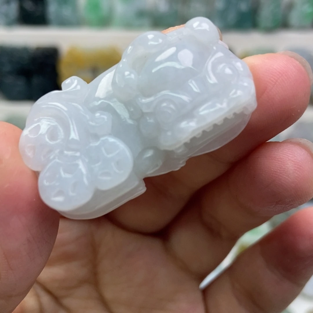 翡翠未镶嵌吊坠(赠链)