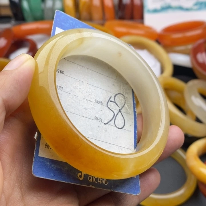 未镶嵌手镯石英质玉