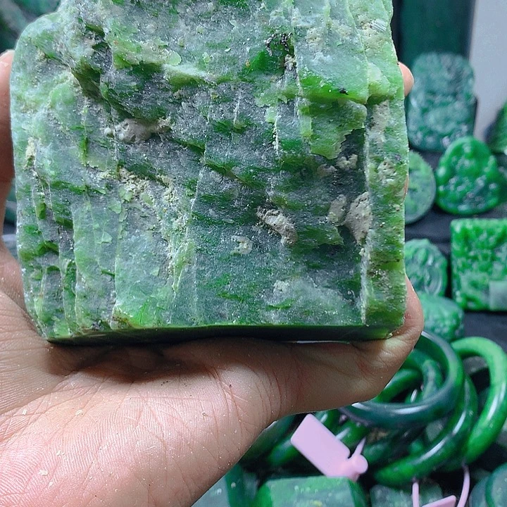 和田玉（碧玉）未镶嵌珠宝奇石